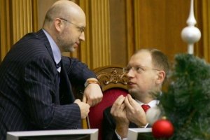 Турчинов: ведутся консультации относительно более тесной интеграции оппозиции