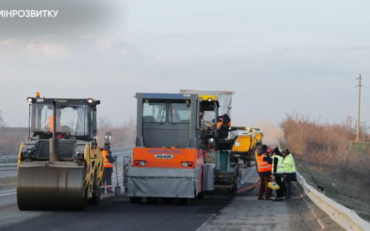 Віцепрем'єр з відновлення повідомив, що загалом по країні за січень – березень вже виконано 1 млн кв м ремонту доріг