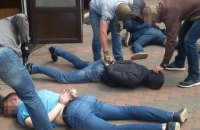 СБУ задержала под Киевом вымогатателей $20 тысяч у бизнесмена