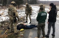 Двое мужчин продавали оружие и боеприпасы, украденные из воинской части на Житомирщине