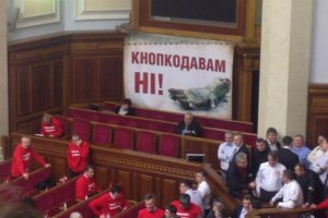 В парламенте сегодня насчитали сразу шесть "пианистов"