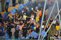 Уболівальники "Металіста", який зганьбився у Миколаєві, побилися з міліцією