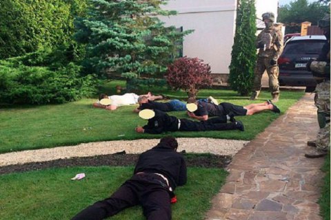 ​В Гнедине вооруженные люди пытались отобрать жилье у двух собственников