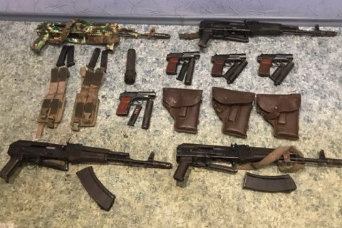 МВС закликає громадян відмовитися від нелегальної зброї: "Не зберігай - здавай!"