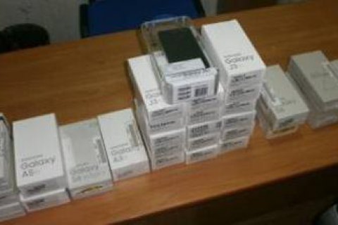 Пограничники изъяли 29 контрабандных телефонов на границе с Румынией