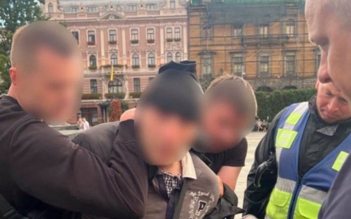 Чоловіка з ножем, якого затримали на акції у Львові, помістили до спецлікарні