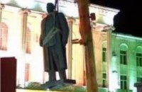 На родине Сталина снесли его памятник 