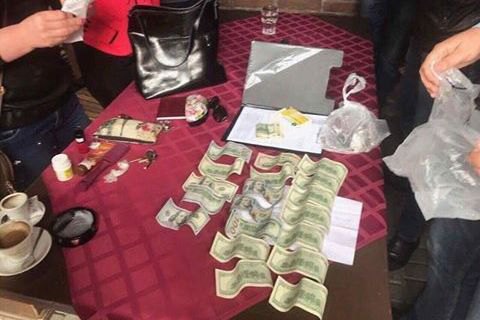 Прокурора из Дрогобыча поймали на попытке дать взятку полицейским