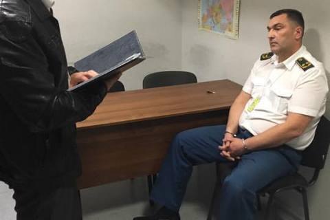 Начальник отдела таможенного поста "Жуляны" задержан за взятку