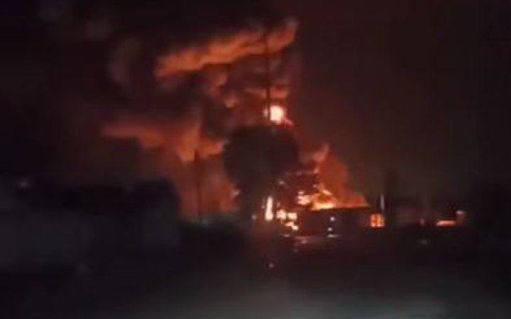 У Волгоградській області РФ після атаки дронів горить нафтобаза