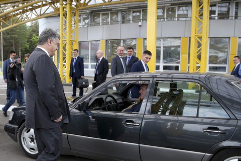 Порошенко выступил против ввоза нерастаможенных автомобилей