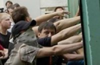 В Киеве митинг против незаконной стройки разогнали слезоточивым газом 