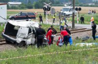 У Польщі поїзд врізався в мікроавтобус з українцями, 8 людей загинули