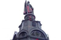 Пам'ятник Володимиру Великому в Києві облили червоною фарбою