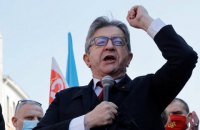 У Франції політика обсипали борошном  на мітингу проти Ле Пен