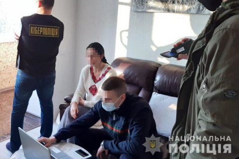 Полиция сообщила о подозрении 27-летней львовянке за продажу собственных интимных фото