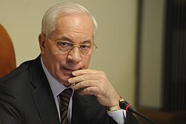 Тимошенко должна извиниться за "полив Украины грязью за рубежом", - Азаров