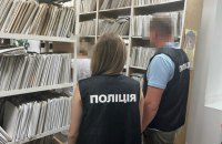 Поліція провела обшуки у військкоматах та ВЛК і вилучила понад 10 тисяч медичних справ