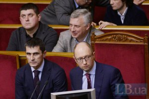 Кабмин требует созвать внеочередную сессию Рады