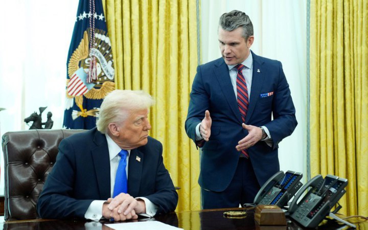 Трамп звинуватив ЗМІ у поширенні брехні про його конфлікт з міністром війни Геґсетом