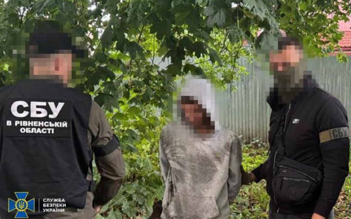 СБУ затримала підозрюваного у закладанні бомби біля держустанови у центрі Рівного 