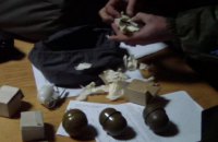 На вокзале в Мариуполе задержали мужчину с гранатами, которые он "забыл выложить"