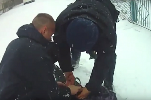 В Ровно патрульные со стрельбой задержали домушников 