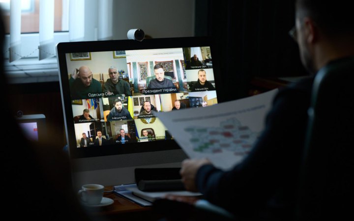 Президент обговорив із представниками областей нову тактику російських ударів