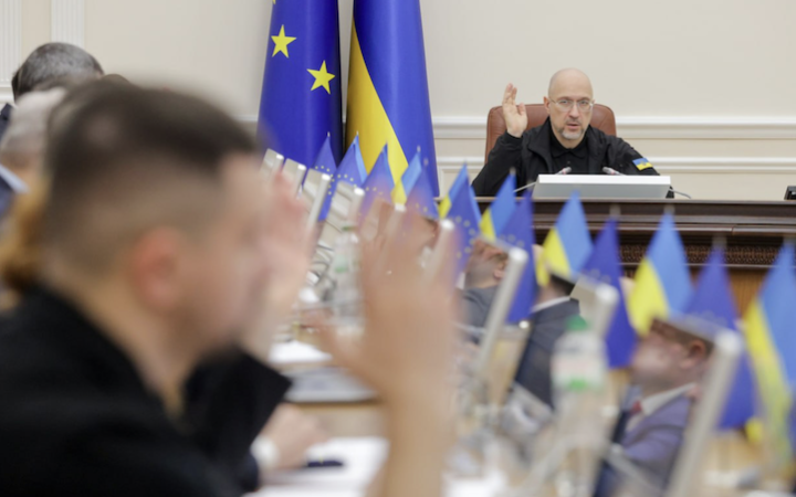 Мільярди гривень на розмінування, медицину та освіту: уряд розподілив надані партнерами кошти