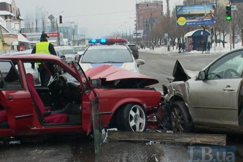В Киеве в жестком лобовом столкновении пострадали два человека