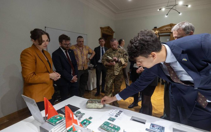 ОПУ, СБУ і Офіс Генпрокурора обговорили з іноземними дипломатами боротьбу з обходом санкцій
