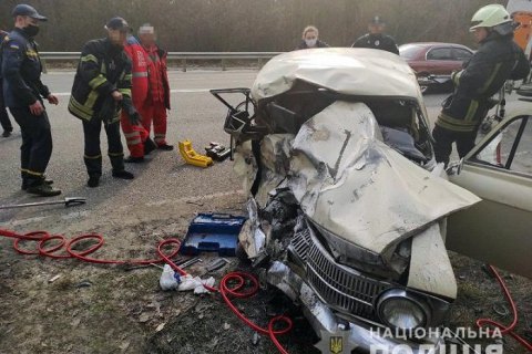 В Киеве произошло ДТП с участием микроавтобуса и легковушки, есть погибшие 