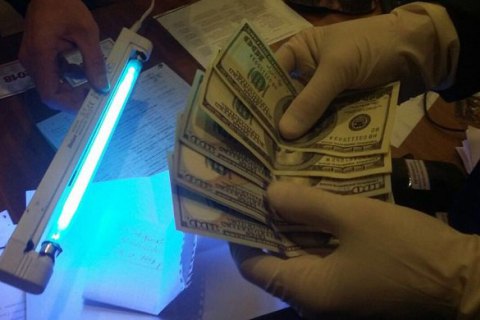 Офицер Херсонского военкомата задержан при получении $600 взятки