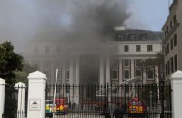 Горит здание парламента ЮАР в Кейптауне