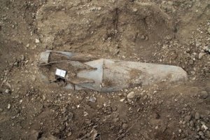 Под Артемовском подорвались на мине два электрика