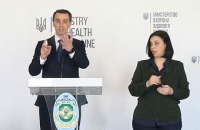 Головний санлікар показав, як правильно використовувати спрей-антисептик