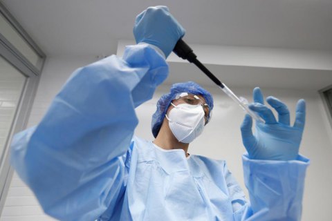 За сутки в Украине обнаружили более 14 тысяч случаев COVID-19