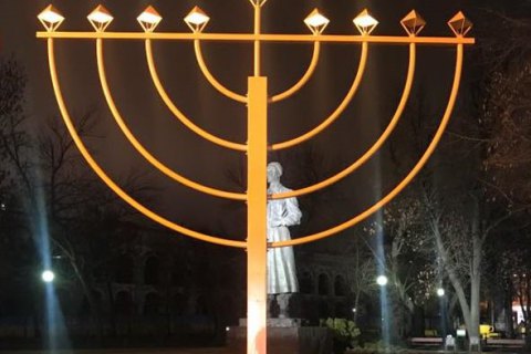 В Киеве второй раз за неделю осквернили менору