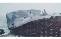 В Красноярском крае ветер сорвал крышу с жилой пятиэтажки