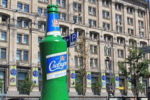 В центре города открыта 6-метровая инсталляция бутылки! 