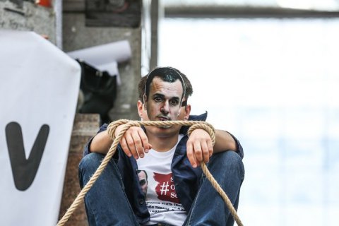 Российские власти готовы допустить смерть Сенцова "в назидание другим заключенным", - адвокат