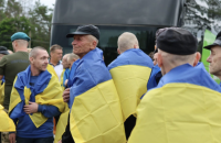 Відбувся ще один етап звільнення полонених: додому повернулися солдати і сержанти