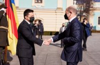 Канцлер Німеччини Олаф Шольц прибув із першим візитом в Україну