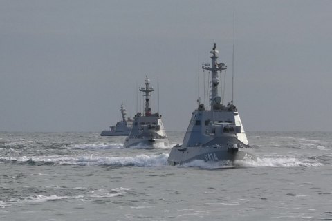 Российский истребитель пролетел рядом с украинскими кораблями во время учений "Казацкая воля" 