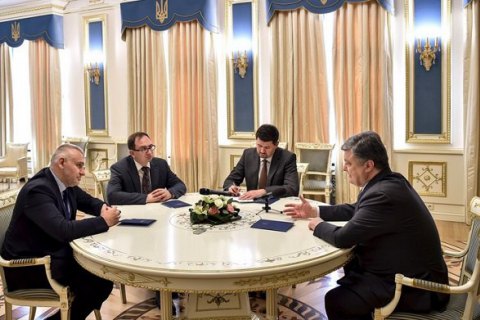 Порошенко поблагодарил адвокатов Савченко за помощь в ее освобождении
