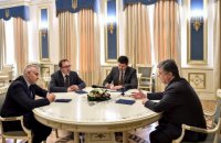 Порошенко поблагодарил адвокатов Савченко за помощь в ее освобождении