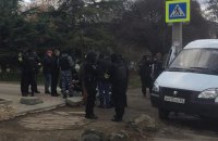 Арестованных накануне активистов суд в Крыму отправил в СИЗО до 15 января