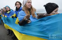 Активисты соединили Украину живой цепью