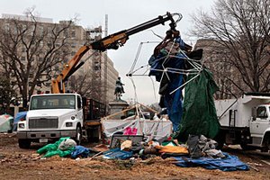 При разгоне лагерей протестующих в Вашингтоне задержали 12 человек