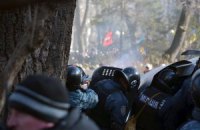 Сутички у Маріїнському парку призупинено